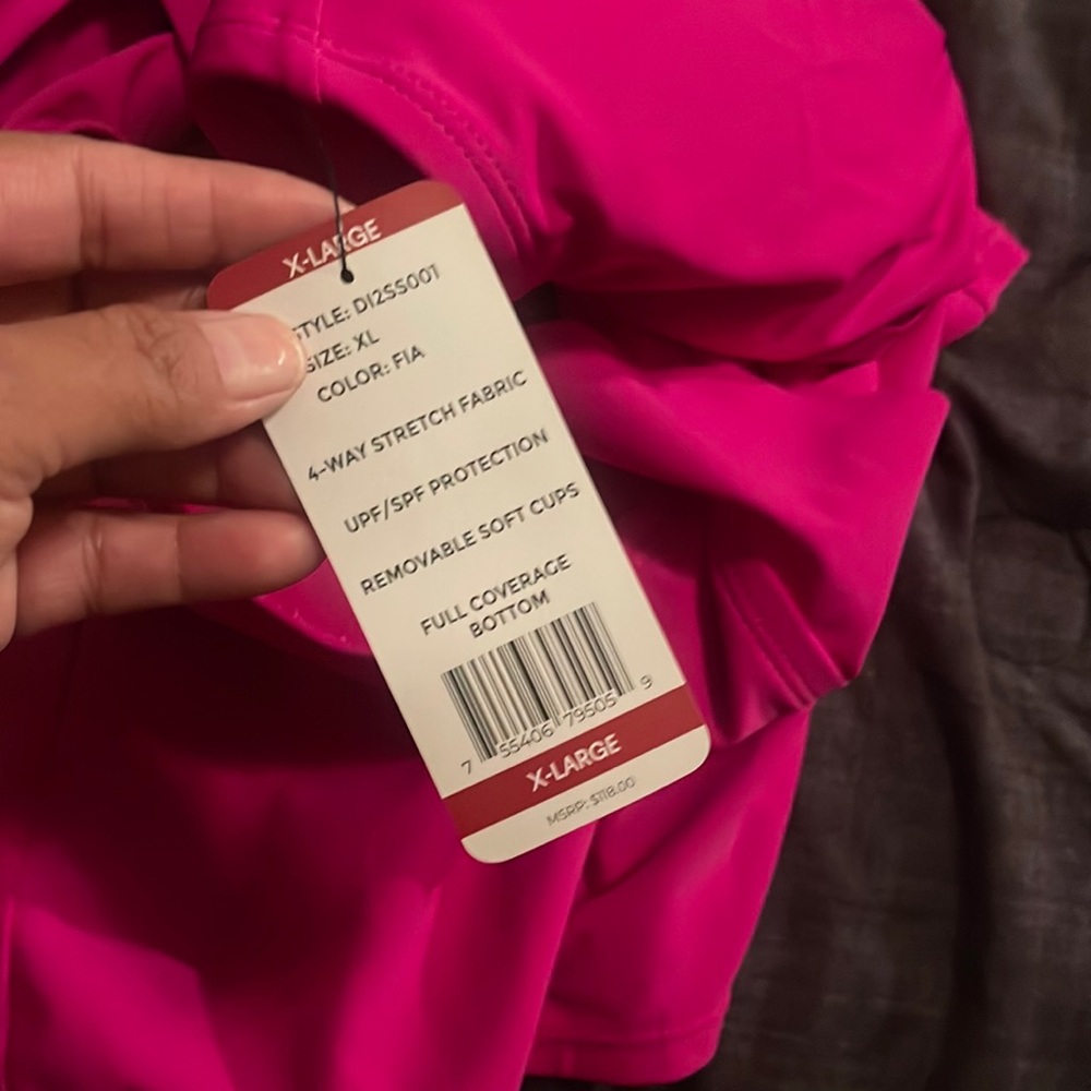 DKNY swimsuit. Brand new. Never worn. Didn’t realize the bottoms was size large